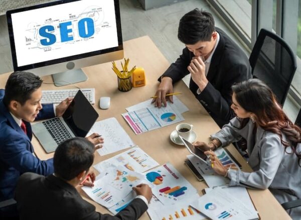 seo-search-engine-optimization-modish-ecommerce-online-retail-business_31965-63124 group discussion about seo stability